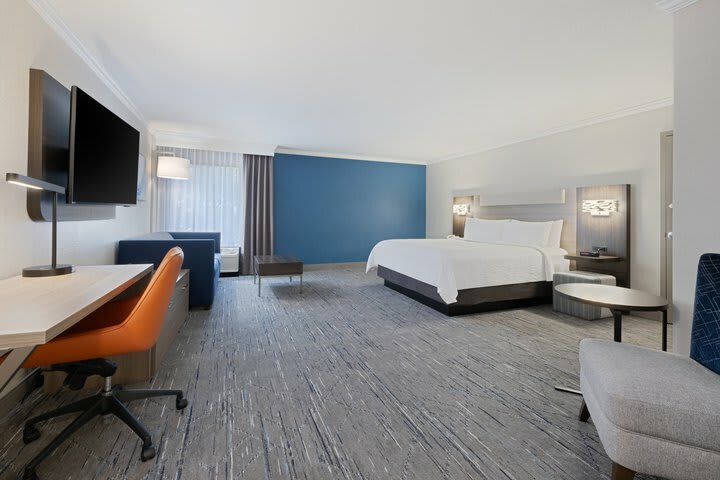 Holiday Inn Express Hotel And Suites
