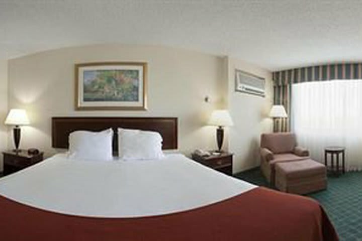 Holiday Inn Express Hotel And Suites