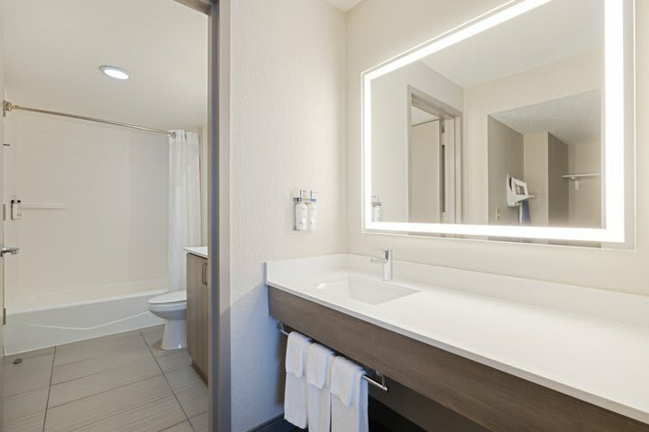 Holiday Inn Express Hotel And Suites