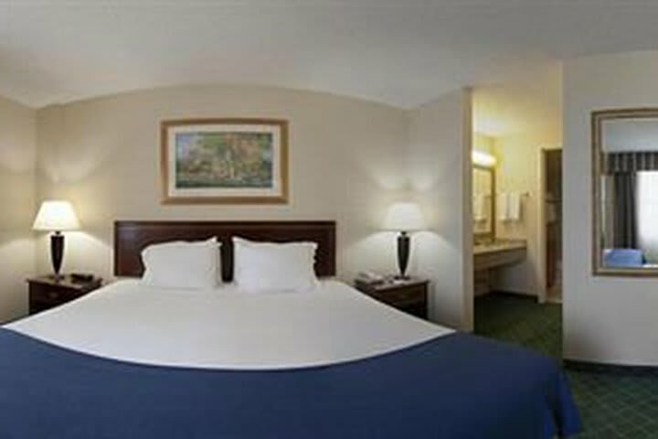 Holiday Inn Express Hotel And Suites