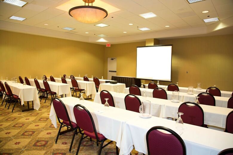 Hotel Embassy Suites Tulsa - I-44