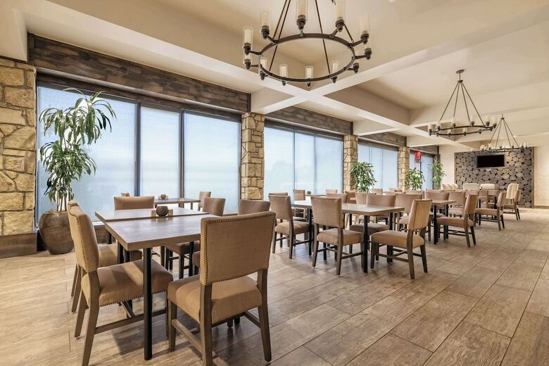 Hotel Embassy Suites Tulsa - I-44