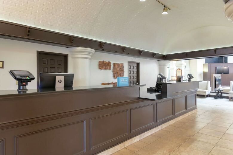 Hotel Embassy Suites Tulsa - I-44