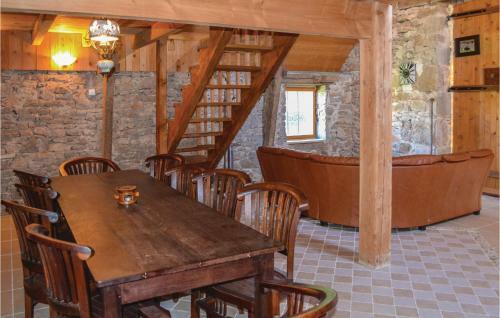 Five-bedroom Holiday Home In Padirac