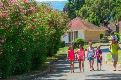 Le Village Des Isles