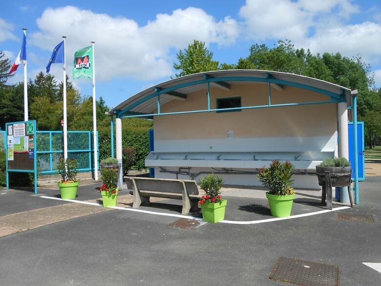 Lodge Camping De Tournus - Drole De Cabane