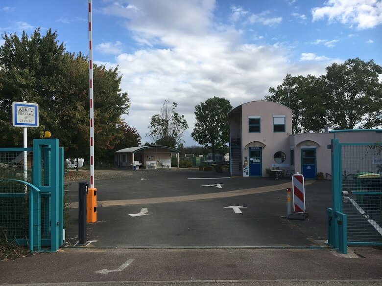 Lodge Camping De Tournus - Drole De Cabane