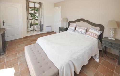 Five-bedroom Holiday Home In Les Adrets D L�esterel