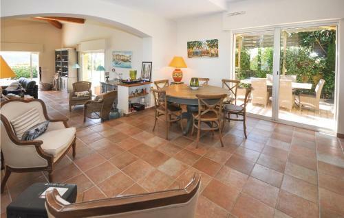 Five-bedroom Holiday Home In Les Adrets D L�esterel