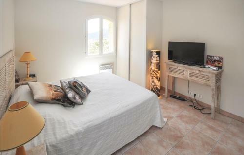 Five-bedroom Holiday Home In Les Adrets D L�esterel