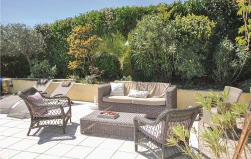 Five-bedroom Holiday Home In Les Adrets D L�esterel