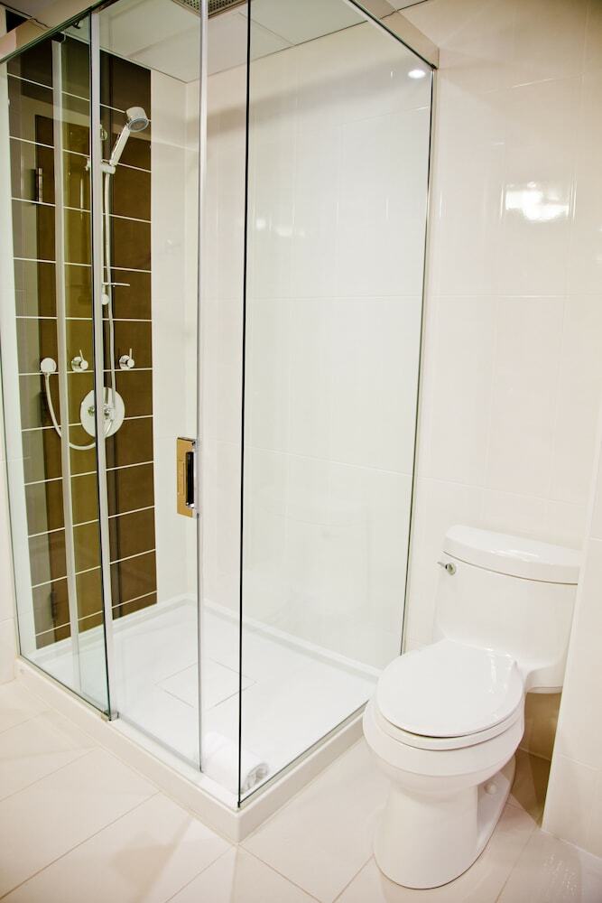 Hotel H�tel & Suites Le Dauphin Qu�bec