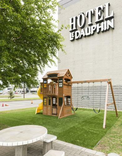 Hotel H�tel & Suites Le Dauphin Qu�bec