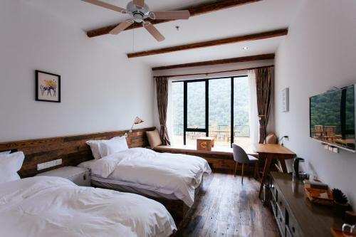 Black Jewels Inn