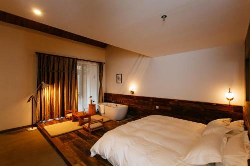 Black Jewels Inn