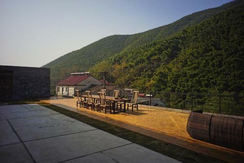 Black Jewels Inn