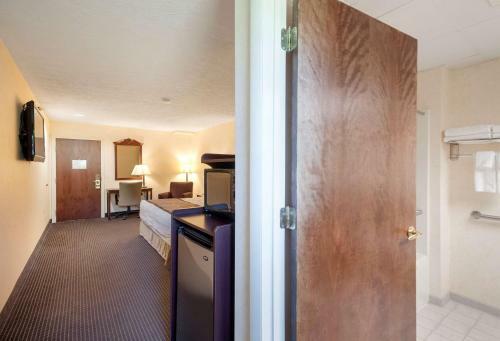 Hotel Rodeway Inn And Suites