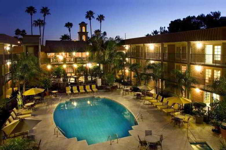 Hotel Embassy Suites Williams Center