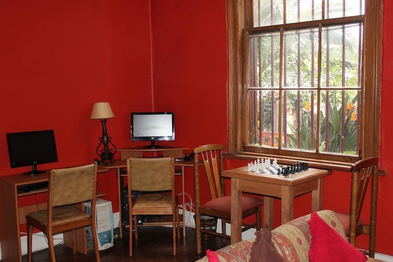 Hostal Residencia En El Cerro
