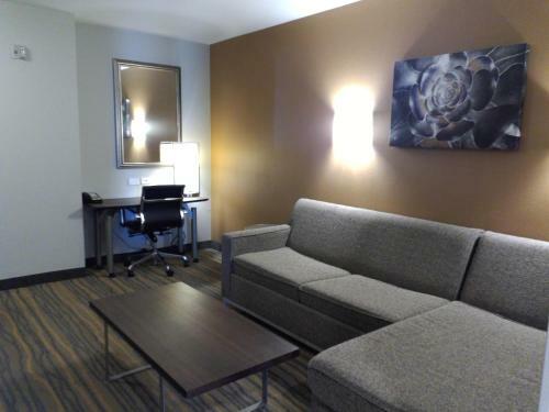 Hotel Holiday Inn & Suites