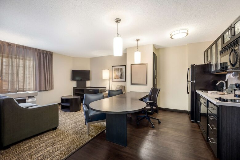 Hotel Candlewood Suites Charlotte University