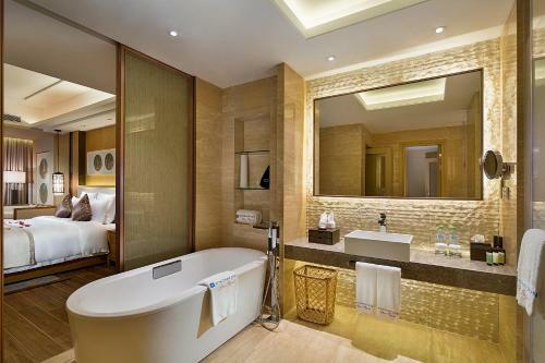 Hotel Wyndham Grand Plaza Royale Wenchang