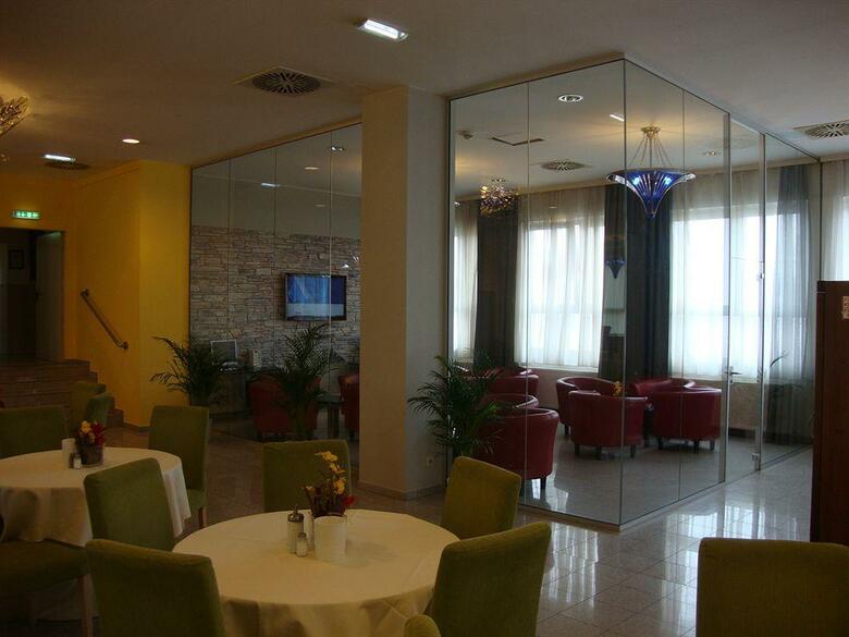 Lenas Donau Hotel