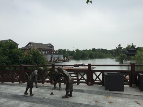 Taihu Lake King Apartment