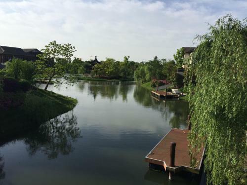 Taihu Lake King Apartment