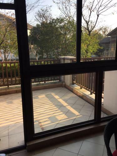 Taihu Lake King Apartment