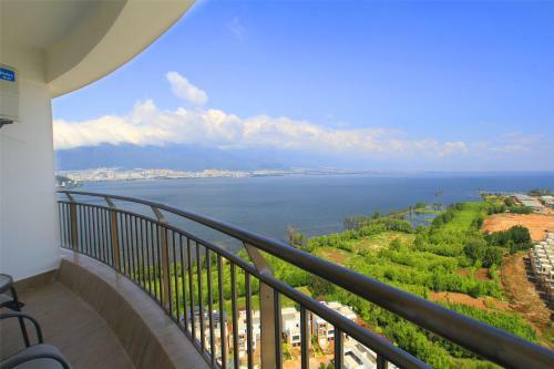 Dali Erhai Longwan Holiday Hotel