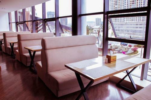 Dali Erhai Longwan Holiday Hotel