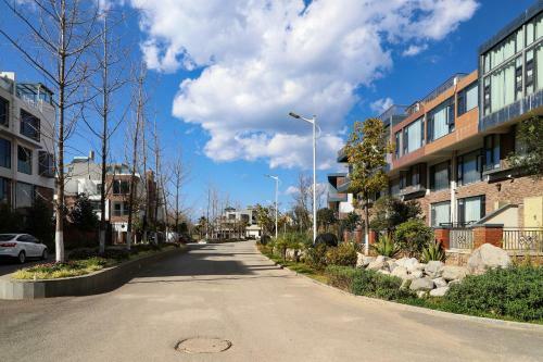 Dali Erhai Longwan Holiday Hotel