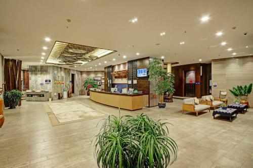 Dali Erhai Longwan Holiday Hotel
