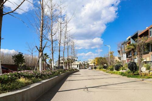 Dali Erhai Longwan Holiday Hotel