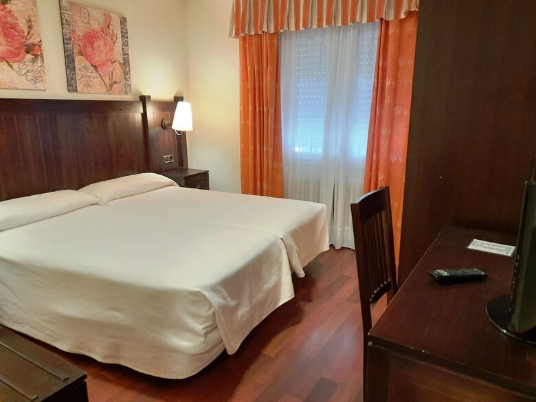 Hotel Husa Urogallo