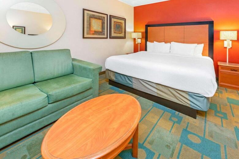 Hotel La Quinta Inn & Suites Usf (near Busch Gardens)