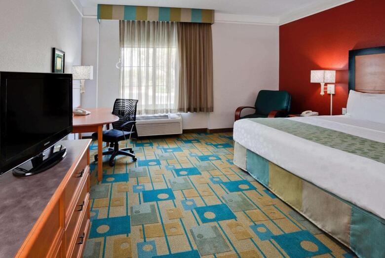 Hotel La Quinta Inn & Suites Usf (near Busch Gardens)