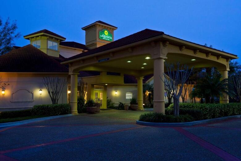 Hotel La Quinta Inn & Suites Usf (near Busch Gardens)