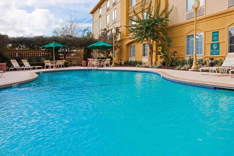 Hotel La Quinta Inn & Suites Usf (near Busch Gardens)