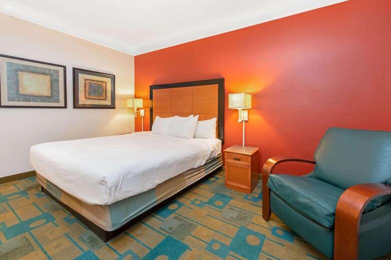 Hotel La Quinta Inn & Suites Usf (near Busch Gardens)