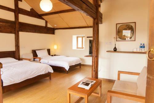 Posada Shaxi Square Inn