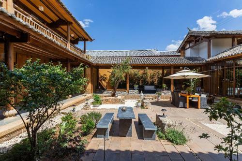 Posada Shaxi Square Inn