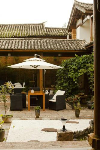 Posada Shaxi Square Inn
