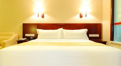 Vienna International Hotel Heyuan Yajule Garden