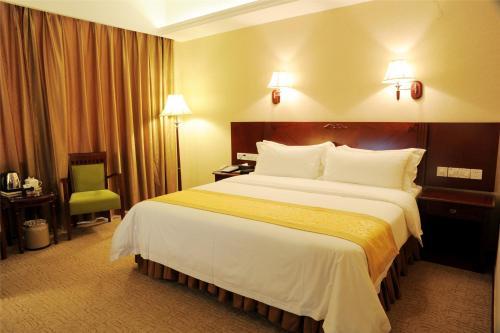 Vienna International Hotel Heyuan Yajule Garden
