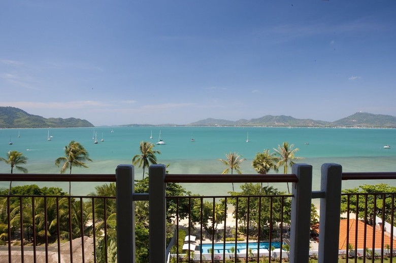 Hotel By The Sea
