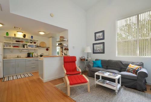 South 2nd Apartment 1806