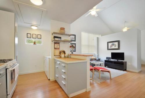 South 2nd Apartment 1806