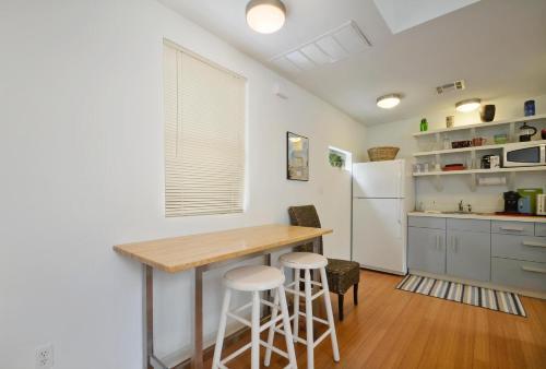South 2nd Apartment 1806